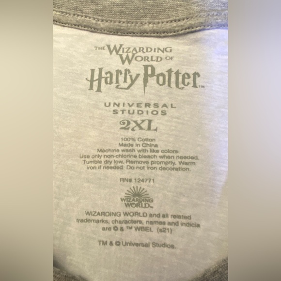 Harry Potter Gryffindor sleep-jersey XXL & 2 JK Rowling books - Picture 10 of 14